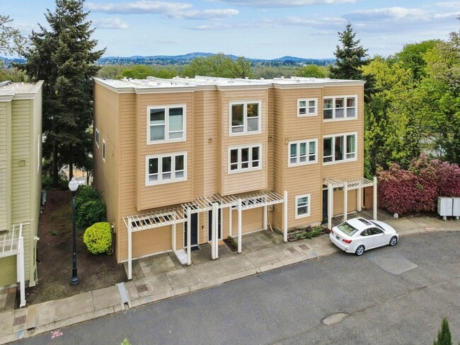 Photo - Spectacular SW Portland 2 bedroom Townhouse