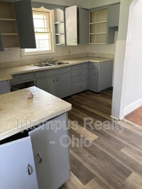 Photo - 231 Marmion Ave