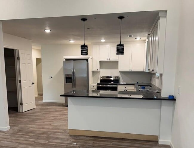 Building Photo - 703 W Oak St Rental