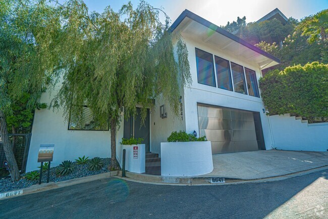 Building Photo - 3 Bedroom Home for Rent in West Hollywood!