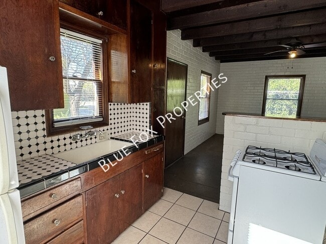 Photo - 1211 N Jones Blvd