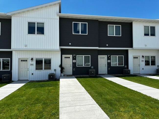 Building Photo - Charming Townhome in North Bismarck – Move-In Ready!