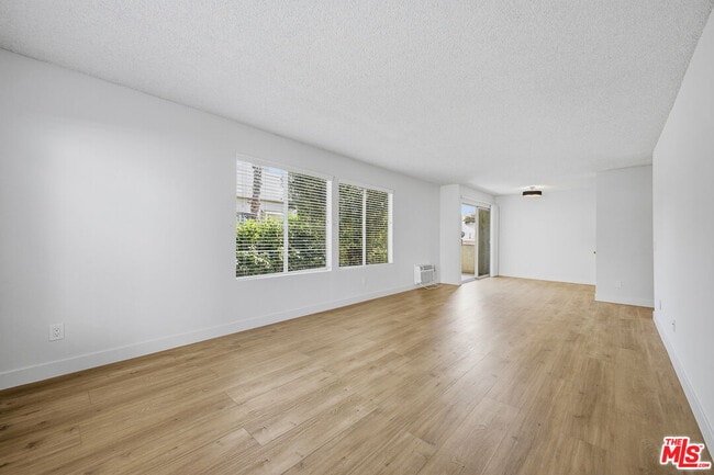 Photo - 1352 S Carmelina Ave Unidad 209