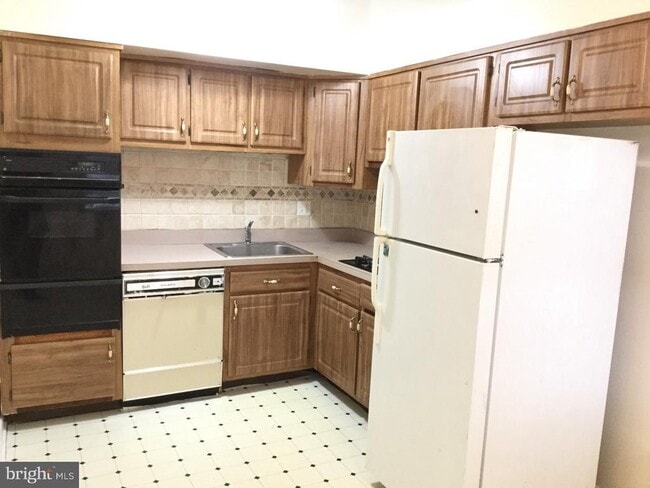 Photo - 1643 Powell Rd