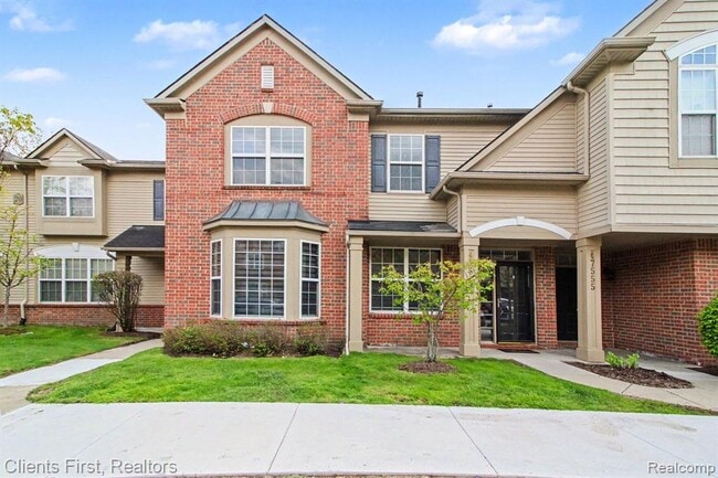 Photo - 47547 Ormskirk Dr