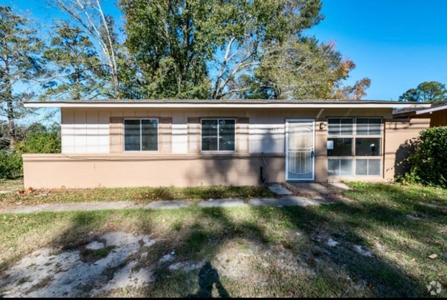 Building Photo - 5817 Forrest Rd Rental