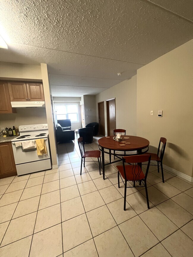 Photo - 253-253 Lester St Unit 1