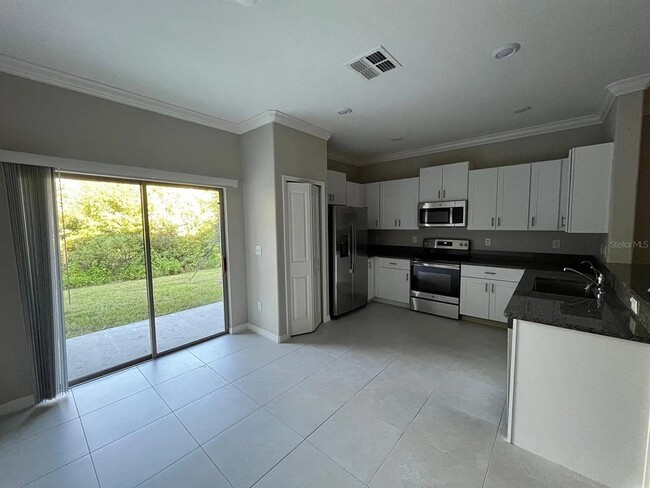 Photo - 1498 Cassius St