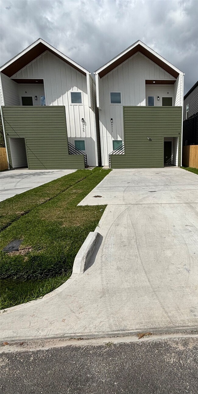 Photo - 9711 Pelsey St