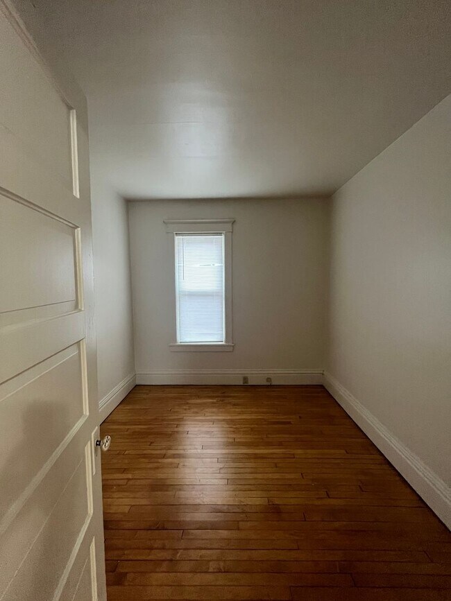 Photo - 327 S Gardiner Ave Unit 327 S. Gardiner #1