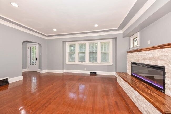 Photo - 4831 N 70th St