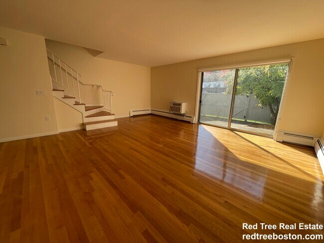Building Photo - 1019 W Roxbury Pky Unit 2 Rental