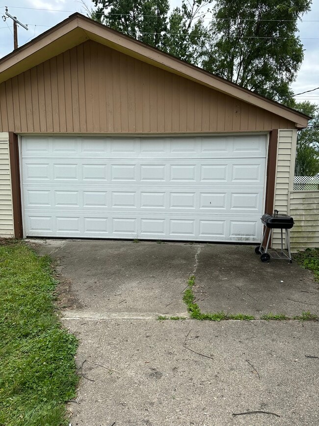 Photo - 29625 Rosslyn Ave