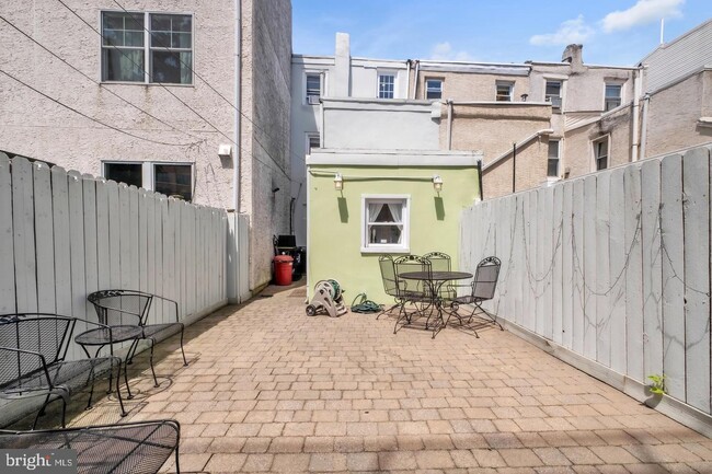 719 N Uber St