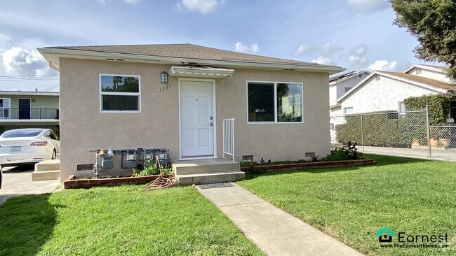 Building Photo - Charming Bungalow-Style 1BD/1BA Front Unit... Rental