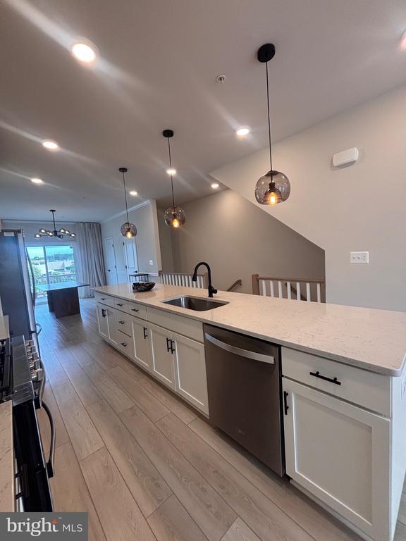 4826 Vista Glen Ln
