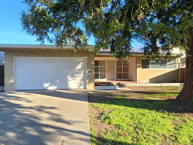 Cute Home in Cherry Chase, Updated Kitchen... - Cute Home in Cherry Chase, Updated Kitchen...