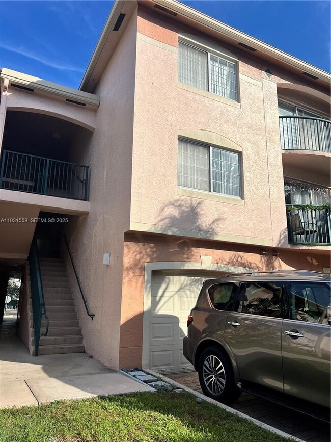 Building Photo - 2021 SE 10th Ave Unit 212