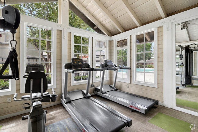 Gimnasio - Stonegate Apartments