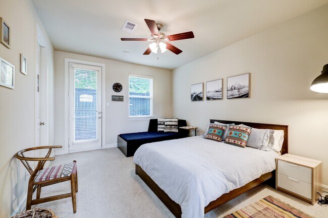 8932 Lakeshore Bend Dr