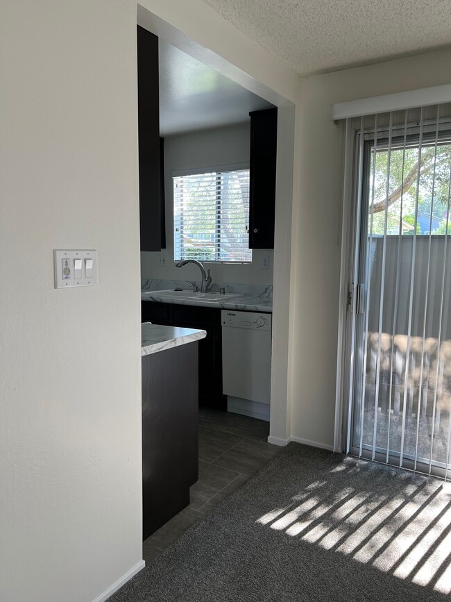 Kathleen 1BR, 1BA