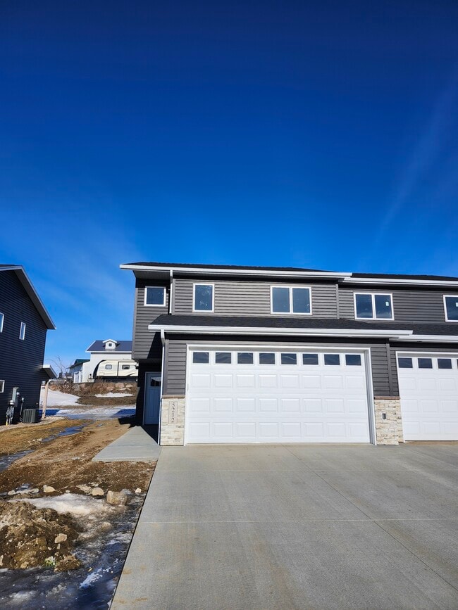 New Twinhome looking for first residents! - 5312 Welder Ave