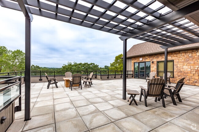 Rooftop Patio - The Overlook at Crystal Lake