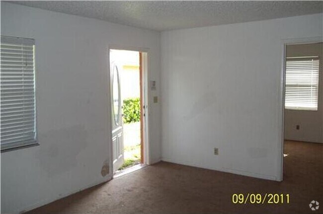 Building Photo - 4648 Smt Blvd- Rental