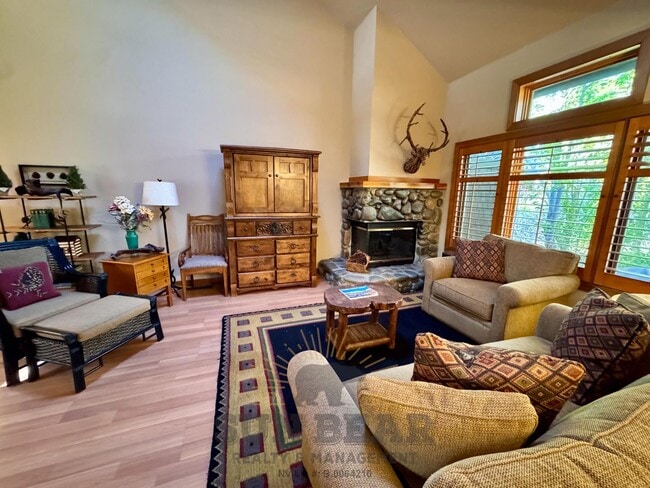 Building Photo - 2 Bedroom, 2 Bath in Third Creek with Hot Tub - Perfect Winter Getaway