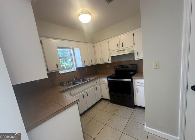 Photo - 520 Chateau Cir