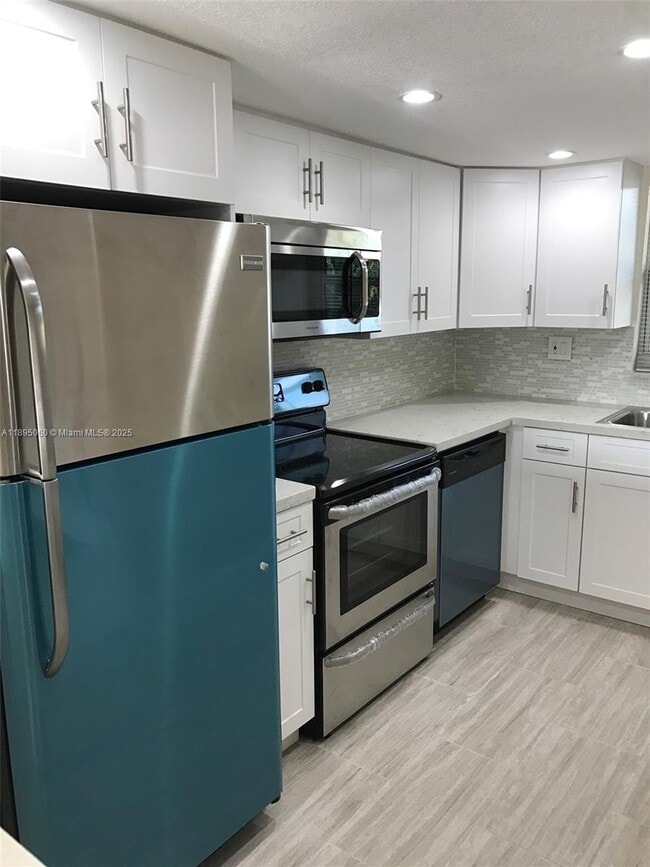 Building Photo - 9353 Fontainebleau Blvd Unit A201