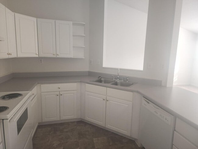 Photo - 141-300 (4) Unit 300-4