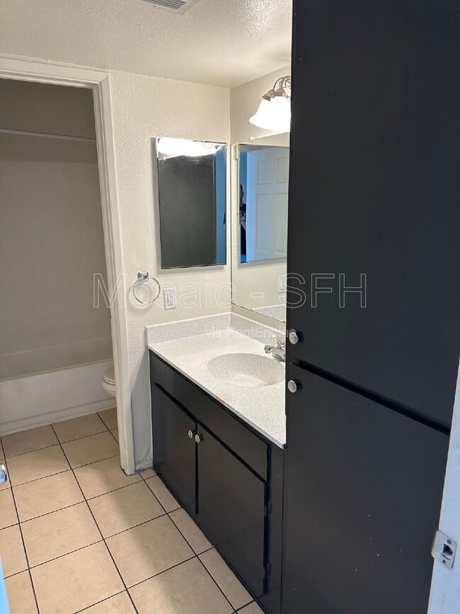 Photo - 2440 E Waltann Ln Unit 3