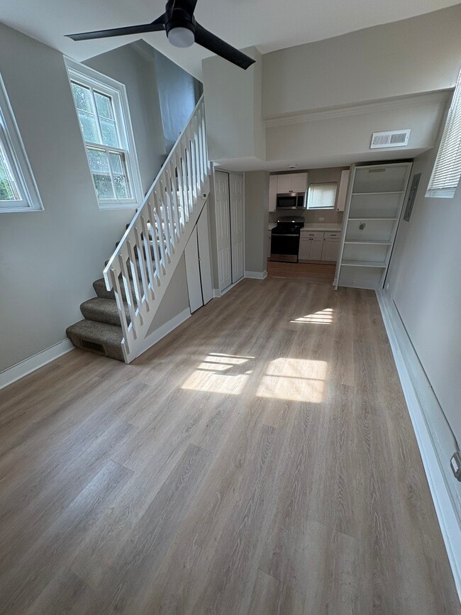 Building Photo - 3327 W Elm St Rental