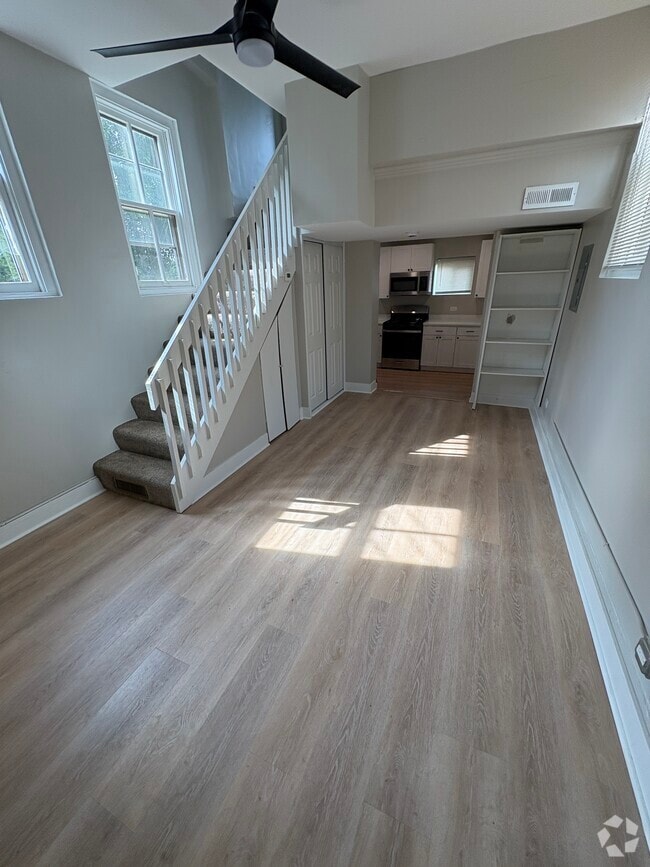 Building Photo - 3327 W Elm St Rental