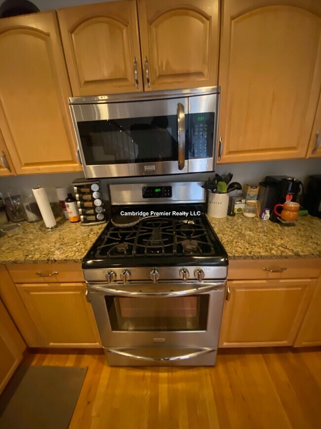 Photo - 221 Salem St