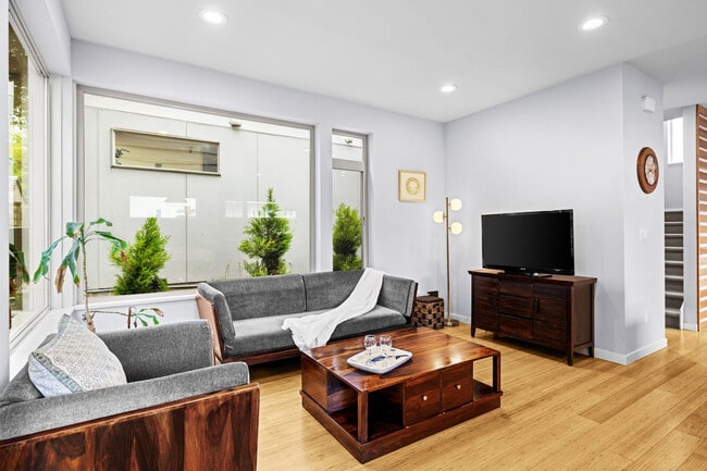 Building Photo - 4036 Linden Ave N Unit SI ID1036060P