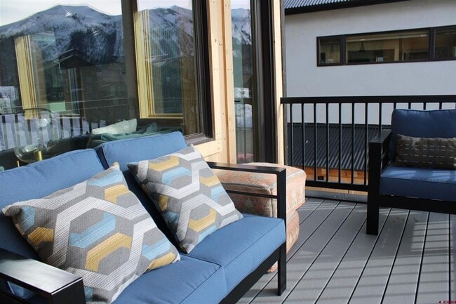 Photo - 101 Elk Valley Rd