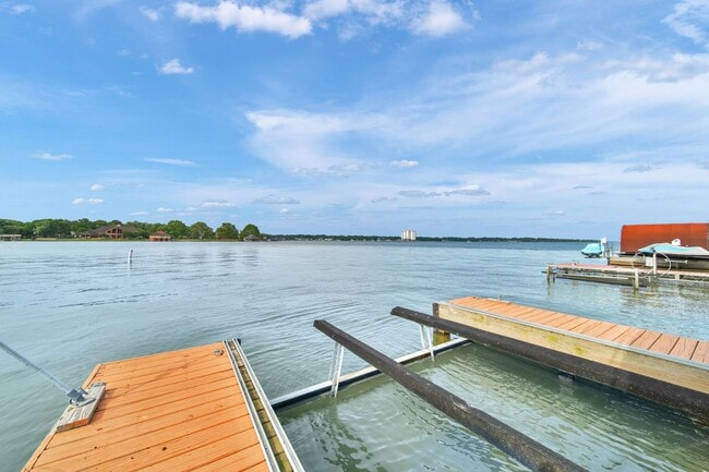 Building Photo - 1216 Lake View Dr Rental