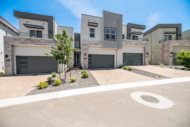 Photo - Immaculate New Build Just Steps from Laker...