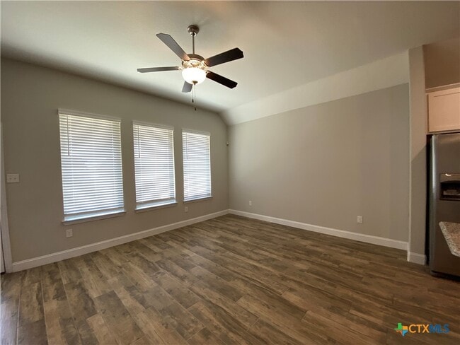 Photo - 1331 Hillsong St