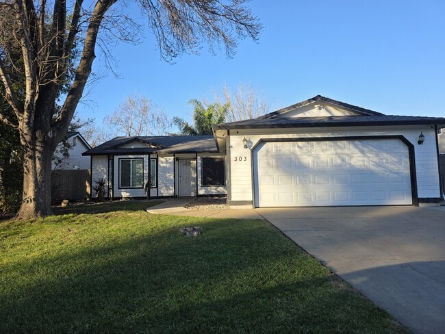 Building Photo - 303 Pinon Way