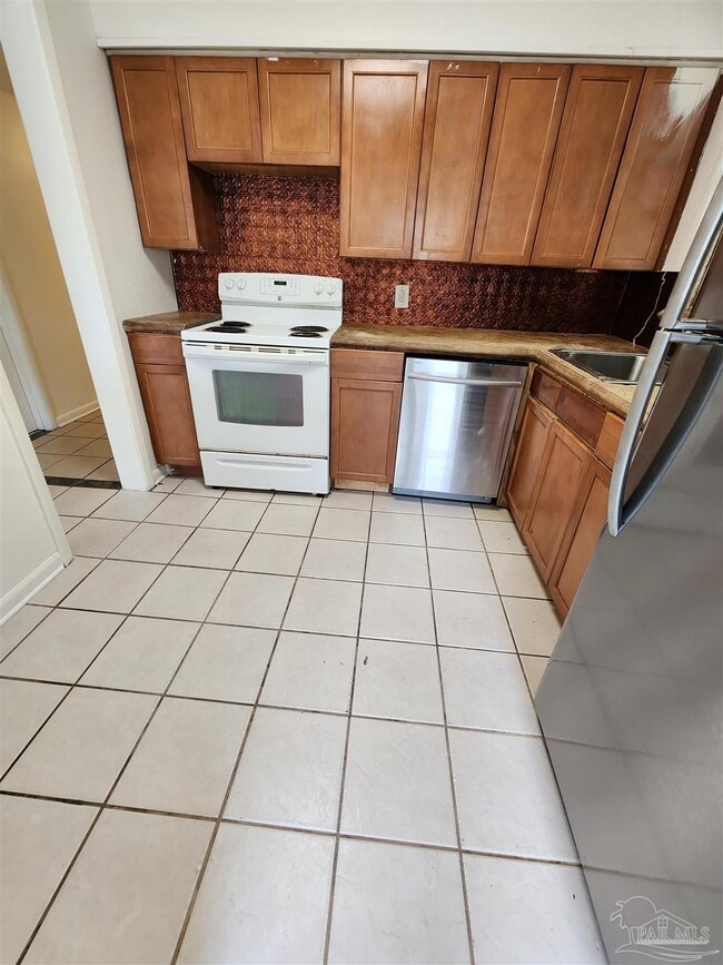 Photo - 605 Edison Dr