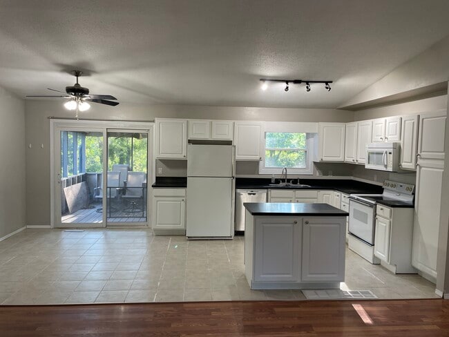 Photo - 1435 Valley View Dr