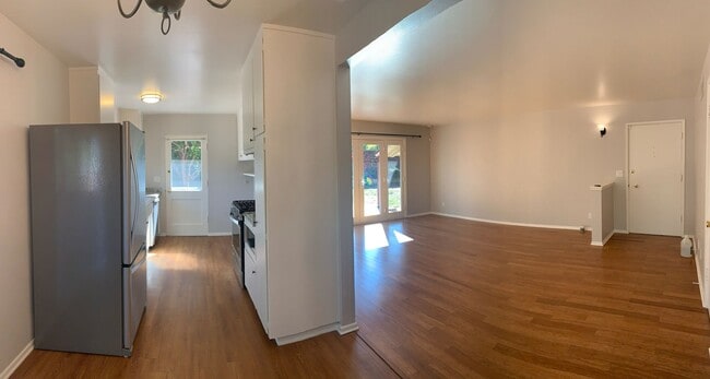 313 Ravenscroft Dr