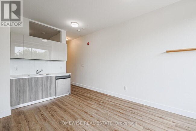Photo - 3020 Dundas St W Unit 204