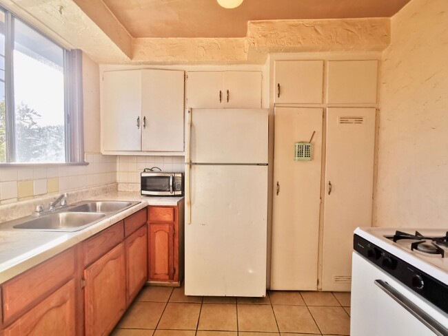 Photo - 2020 Cloverfield Blvd Unit 5-B2