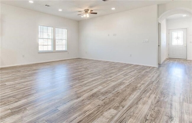 Photo - 141 Everest Cove