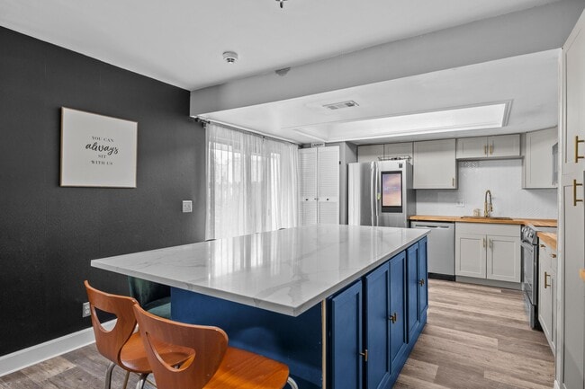 Photo - 1520 Shaker Cir