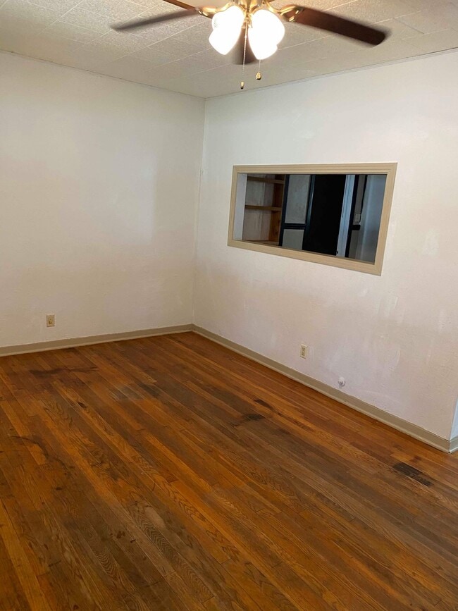 Photo - 1409 W San Antonio St